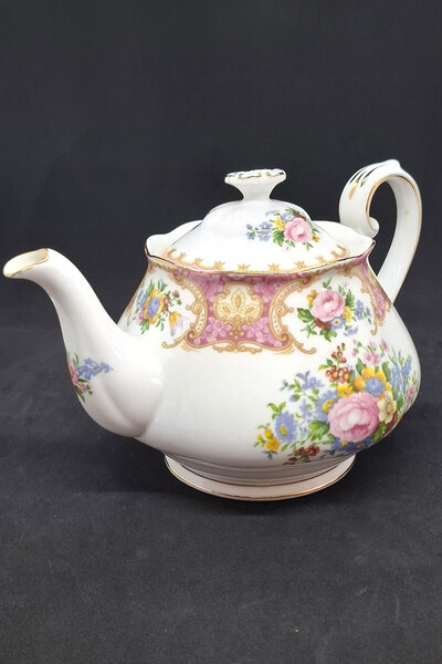 Royal Albert Lady Carlyle Chubby Form Antique Porcelain Tea/Coffee Pot 800 ml...
