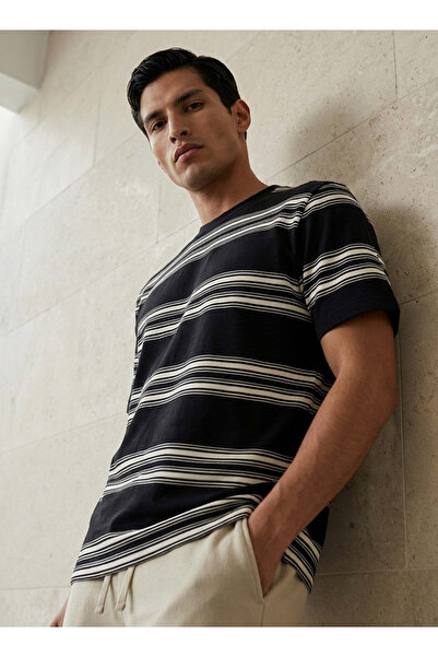 FAV Men Relaxed Fit Crew Neck Short Sleeves Striped T-shirt