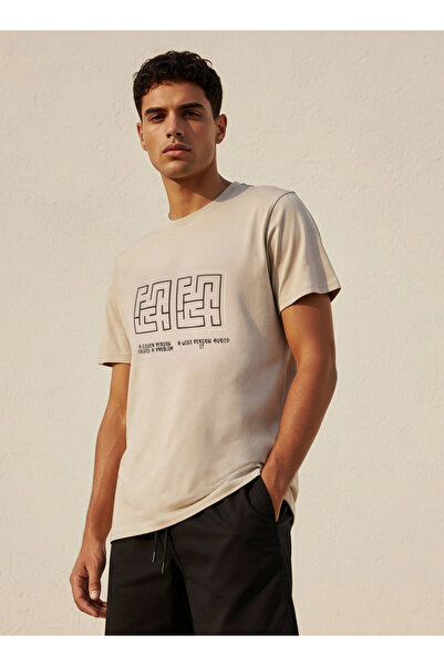 FAV Men Slim Fit Crew Neck Short Sleeves Graphic Print T-shirt