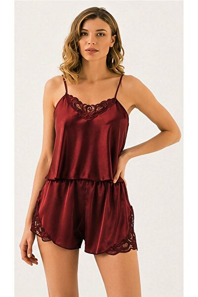 Şener Titlu SEO (Trendyol): Pijama damă din satin bordo cu dantelă – Set 2 piese, maieu cu bretele și pantaloni scurți, elegantă și confortabilă