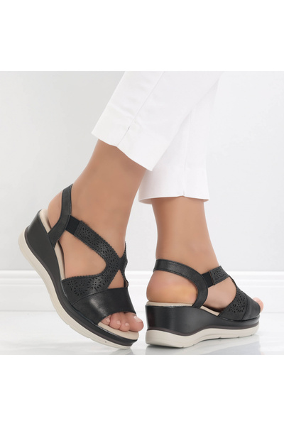 Botinelli Sandale cu platformă de damă Yura, negre, din piele ecologică, 36