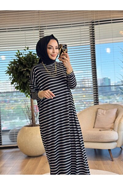 Afili 1217 فستان طويل مخطط بفتحة جانبية باللون الأسود