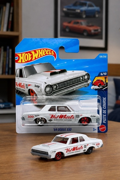 HOT WHEELS '64 Dodge 330 - Piste De Course Özel Seri Metal Oyuncak Araba