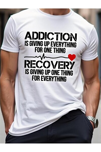 01THEONE تي شيرت رجالي AA NA Sobriety Gift بتصميم 'الإدمان هو التسليم الذاتي ...