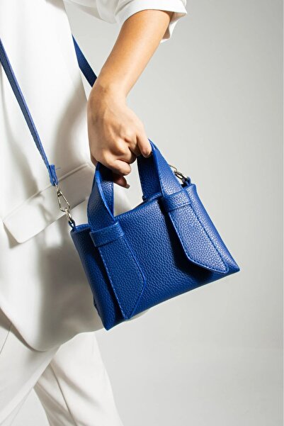 MAC&MOS Woman's navy blue hand and shoulder bag.