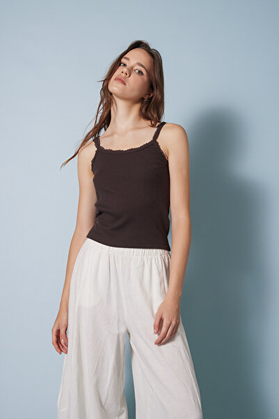 Nisan Lace Detail Athlete