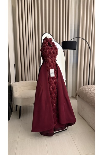 Nareen Fashion فستان سهرة فاخر باللون البرغندي، يجمع بين الرقي والفخامة بتصمي...
