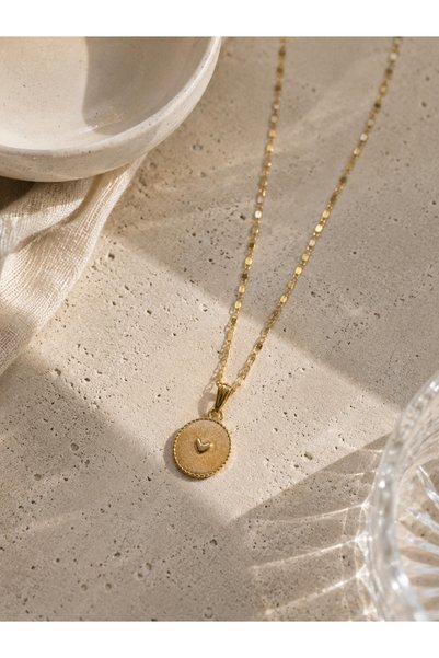 Gökkuşağı Sepeti Steel Heart Figured Medallion Necklace Gold Color Minimal Women's Necklace Daily and Special Occasion Jewelry
