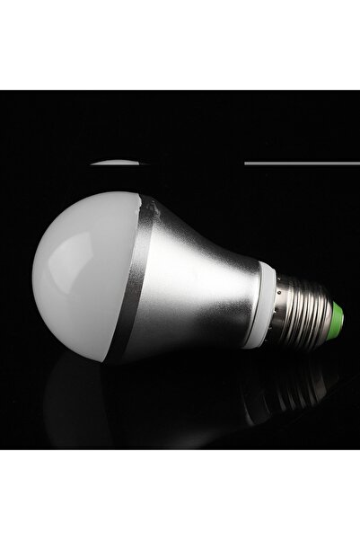 NO BRAND Bec LED E27 5W 6500K 700 Lm cu senzor crepuscular