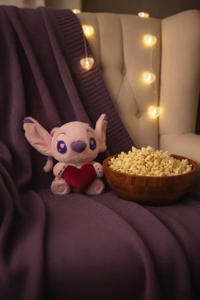Disney Stitch Lisanslı 25 cm Sevgililer Günü Oturan Peluş Oyuncak