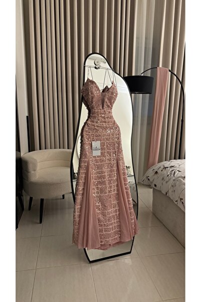 Nareen Fashion فستان سهرة فاخر باللون الوردي الغباري، مصمم بقصة مجسمة تبرز جم...