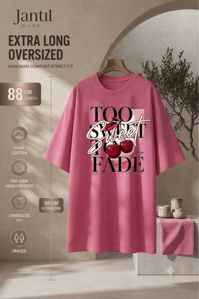 JANTIL MODA تي شيرت بيسايكليت كاريل بطباعة "Too Sweet To Fade" طويل جدًا وفضف...