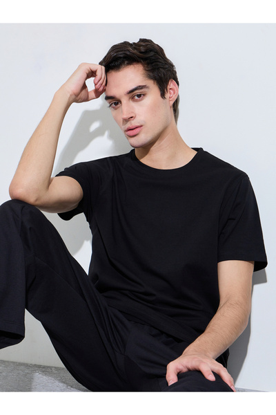 Styli Men Black Crew Neck Regular Fit T-Shirt