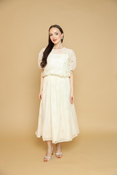 2TRENDY Women's Beige Hollow Out Embroidery Short Puff Sleeve Blouse