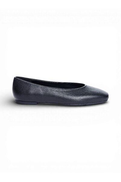 BATA Minimalist Flat Shoes