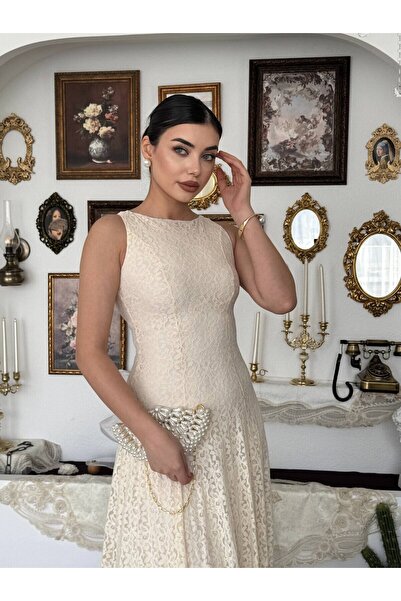 Moda Days فستان نسائي بيج متوسط الطول بياقة قاربية بدون أكمام وتطريز دانتيل و...