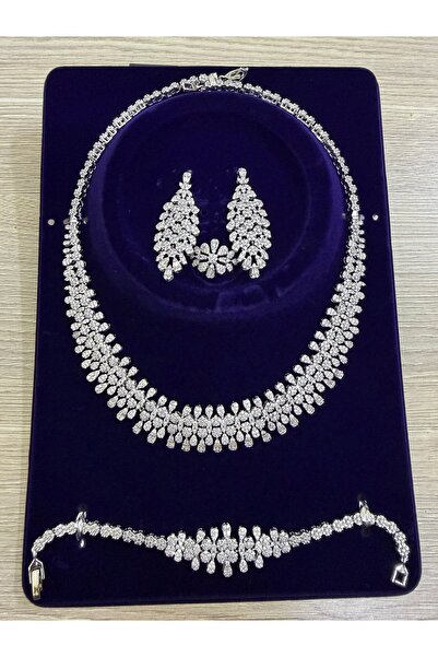 miral Zircon Set with Diamond Precision, High Quality from Meral