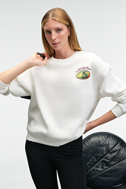 ETHIQUET Vistara Women's Embroidery Detailed Round Neck Regular Fit White Swe...