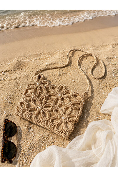 Zes Store hayalinizdeki ürün burada Pearl Detailed Floral Bag & Flower-Like N...