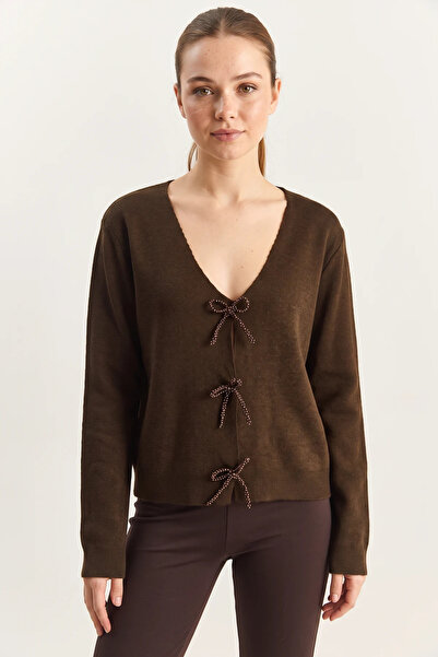 Efnaz style Women's V-Neck Knitwear with Pearl Bow Accessories Bitter Brown C...