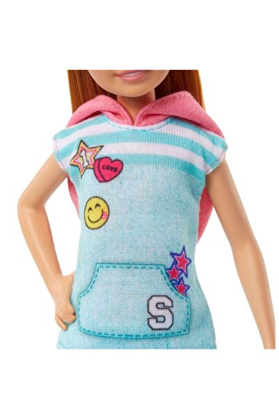 Barbie STACIE LA ALEATORIA: PĂPUȘĂ DE FILM JUCĂRIE PENTRU FĂȚI HRM05
