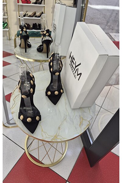 HEYM Siyah Altın Düğme Detaylı Sivri Burun Bilekten Bantlı Kadın Stiletto
