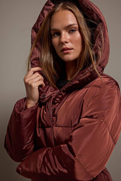 Trendyol Collection معطف بني داكن بحزام عادي TWOAW23MO00007