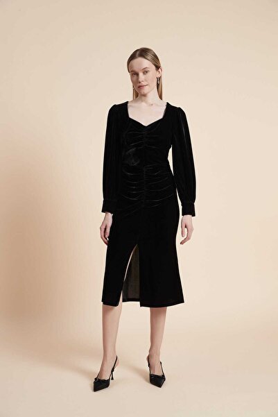 Yola Knee-Length Long Sleeve Dress