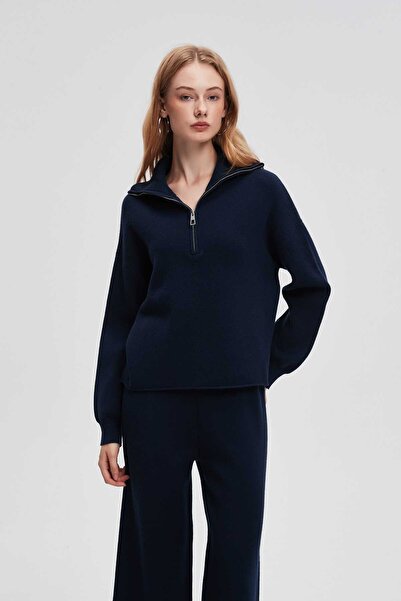 menta Solid Long-Sleeve T-Shirt