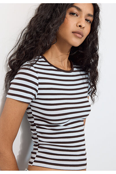 Stradivarius Basic dar kesim çizgili t-shirt