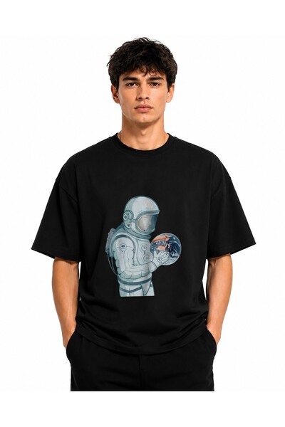 Inscriptie Unisex Premium Cotton Casual T-Shirt "Astronaut holding earth"