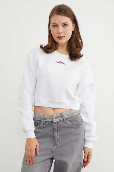 Fulla Moda Hanorac crop brodat cu ursuleț cu 3 fire