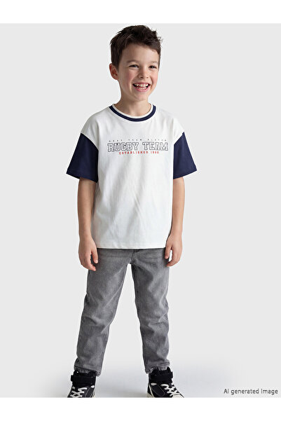 LC Waikiki Original Oval Collar Printed Boy's T-Shirt