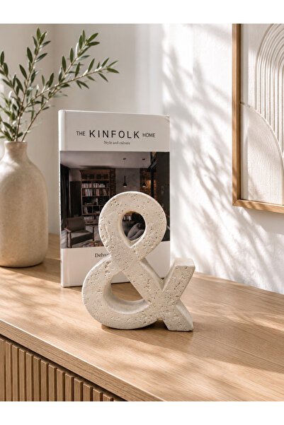 bity thok A decorative masterpiece in the 'And' design, made of white cement.