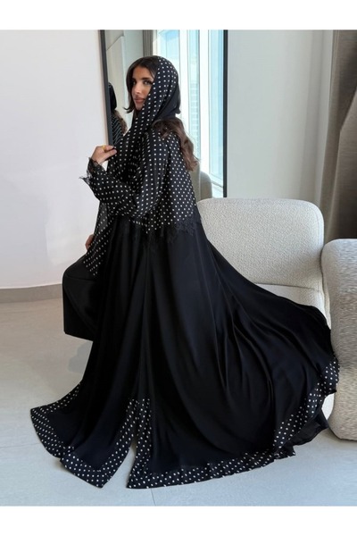 Classy She طقم عباءة أنيق بنقشة البولكا دوت مع حواف دانتيل (مع غطاء رأس مطابق)