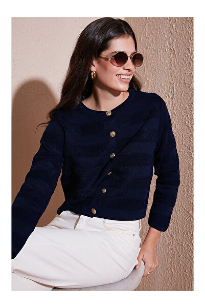 LC Waikiki Nevavm Farkıyla Premium Regular Fit Oval Collar Buttoned Textured ...