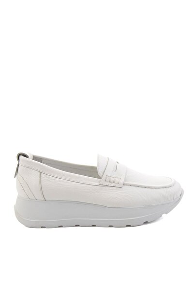 Bambi Beyaz Leather Kadın Loafer Ayakkabı K01087246703