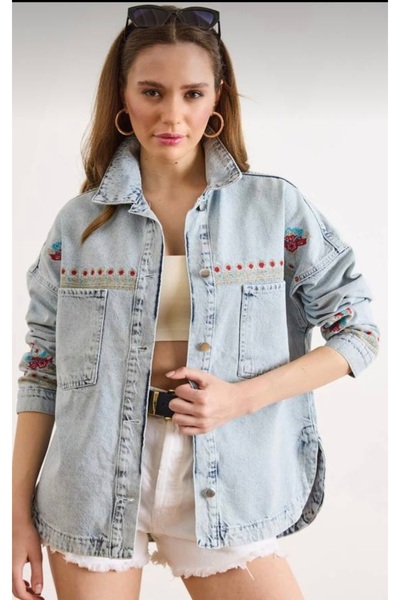 Hilals Butik Açık Mavi Çiçek Nakış detaylı Denim Ceket