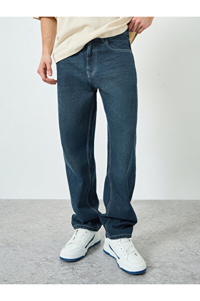 Styli Men Blue Panelled Relaxed Fit Jeans with Tonal Contrast Stitch and Mild...