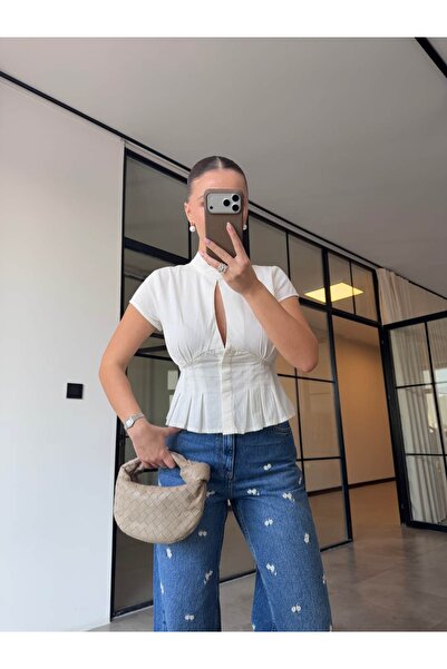 BB Bensu Buyruk Pi̇le Detailled Low-Cut Linen Blouse Ecru