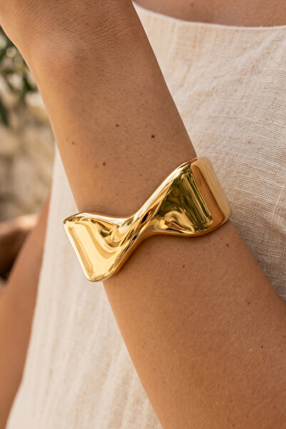 AURRARİ Gold Anti-Tarnish Thick Lightweight Cuff Bracelet