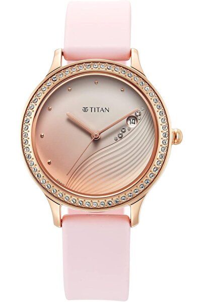 Titan ساعة يد نسائية كاجوال بتصميم أنالوج
