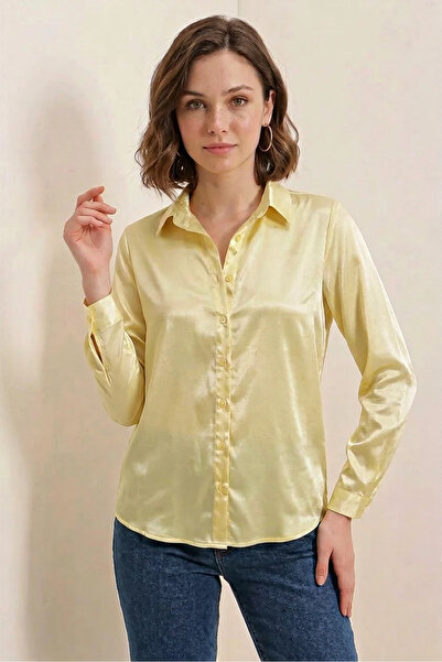Generic Brand Дамска леко драпирана сатенена жълта риза