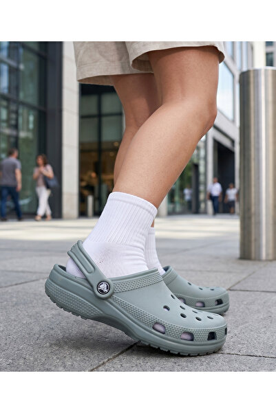 Crocs شباشب كلاسيكية للجنسين - راحة أيقونية وتصميم كروسلايت خفيف للغاية