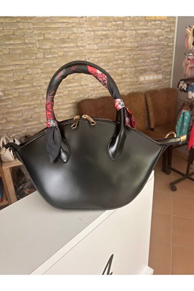 Niloshe&Sinoshe NS Accesories حقيبة نسائية من NS Accessories مزينة بتفاصيل وشاح