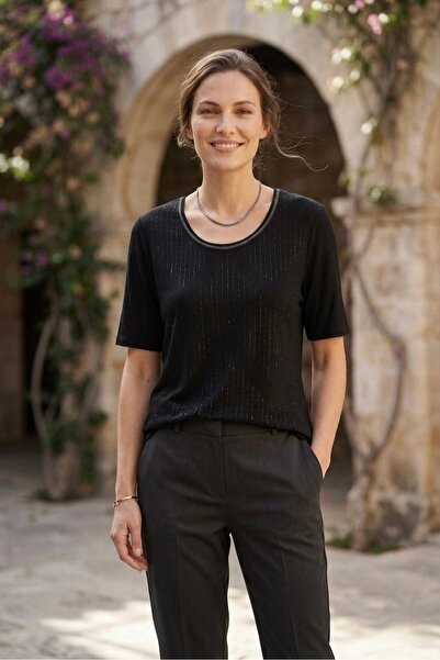 YXL COLLECTION بلوزة نسائية كبيرة الحجم من الليكرا بياقة دائرية وطباعة حجرية ...