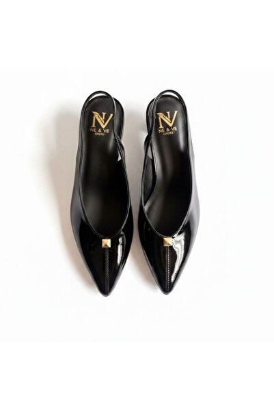NE&VE SHOES حذاء نسائي بكعب مدبب من الجلد الأسود اللامع مع تفاصيل تروك ورباط ...