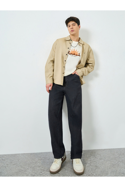 Styli Men Clean Look Loose Fit Jeans with Stitch Detail