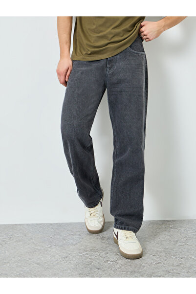 Styli Men Panelled Relaxed Fit Jeans