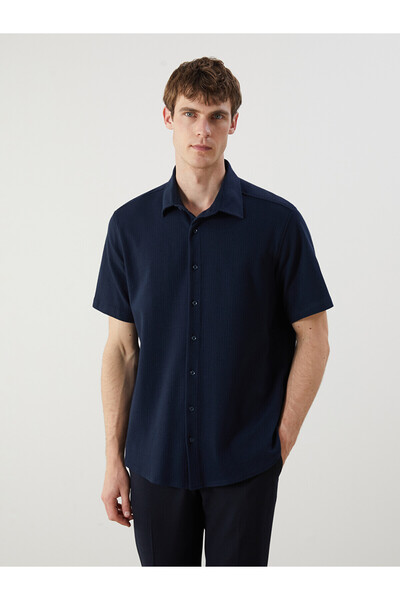 LC Waikiki قميص رجالي بأكمام قصيرة من NEVAVM بتصميم Regular Fit